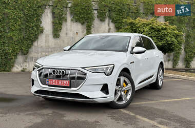 Внедорожник / Кроссовер Audi e-tron 2021 в 