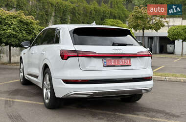 Внедорожник / Кроссовер Audi e-tron 2021 в 