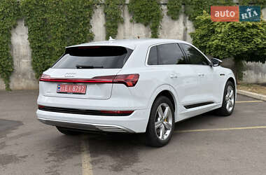 Внедорожник / Кроссовер Audi e-tron 2021 в 