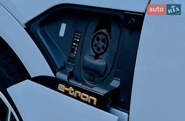 Внедорожник / Кроссовер Audi e-tron 2020 в 