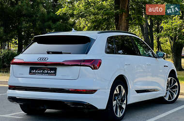 Внедорожник / Кроссовер Audi e-tron 2020 в 