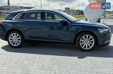 Внедорожник / Кроссовер Audi e-tron 2019 в 