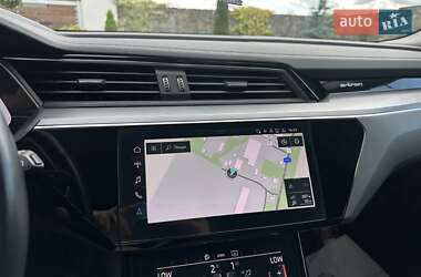 Внедорожник / Кроссовер Audi e-tron 2021 в 