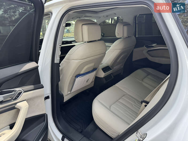 Внедорожник / Кроссовер Audi e-tron 2019 в Днепре