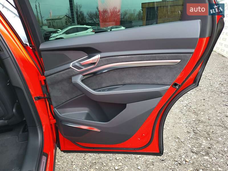Внедорожник / Кроссовер Audi e-tron 2020 в Киеве