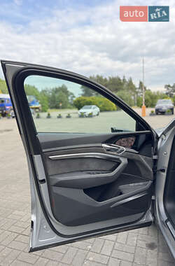 Внедорожник / Кроссовер Audi e-tron 2021 в 