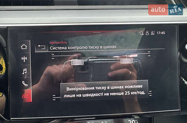 Внедорожник / Кроссовер Audi e-tron 2021 в 
