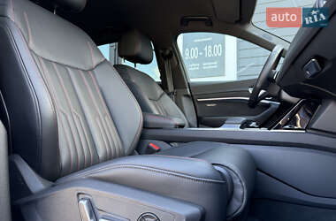 Внедорожник / Кроссовер Audi e-tron 2022 в 