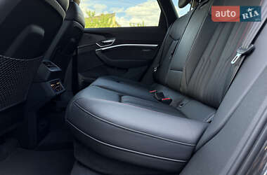 Внедорожник / Кроссовер Audi e-tron 2022 в 