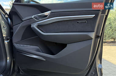 Внедорожник / Кроссовер Audi e-tron 2022 в 