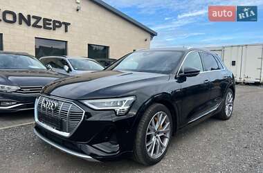Внедорожник / Кроссовер Audi e-tron 2021 в 