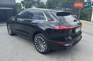 Внедорожник / Кроссовер Audi e-tron 2019 в 