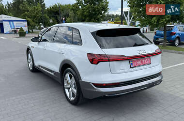Позашляховик / Кросовер Audi e-tron 2023 в 
