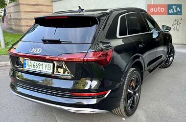 Внедорожник / Кроссовер Audi e-tron 2020 в 