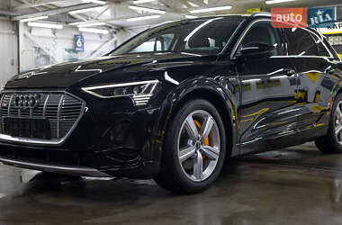 Внедорожник / Кроссовер Audi e-tron 2023 в 