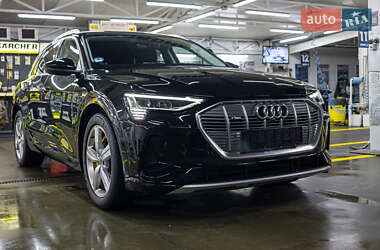 Внедорожник / Кроссовер Audi e-tron 2023 в 