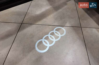 Внедорожник / Кроссовер Audi e-tron 2020 в 