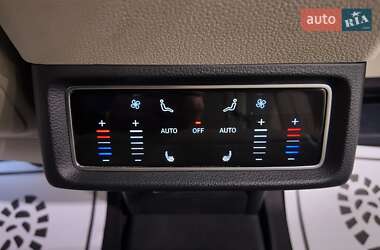 Внедорожник / Кроссовер Audi e-tron 2020 в 