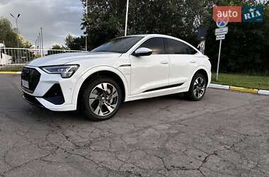 Внедорожник / Кроссовер Audi e-tron 2020 в 