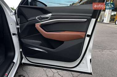 Внедорожник / Кроссовер Audi e-tron 2020 в 