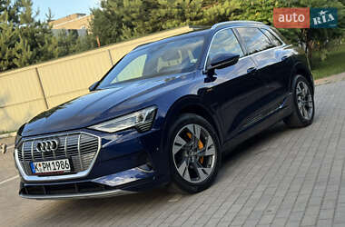Внедорожник / Кроссовер Audi e-tron 2020 в 