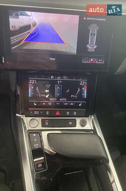 Внедорожник / Кроссовер Audi e-tron 2020 в 