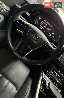 Позашляховик / Кросовер Audi e-tron 2022 в 