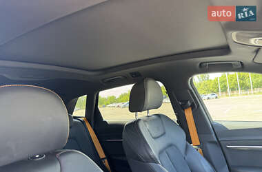Позашляховик / Кросовер Audi e-tron 2021 в 