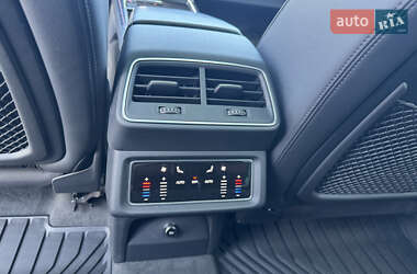 Позашляховик / Кросовер Audi e-tron 2021 в 