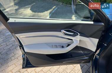 Позашляховик / Кросовер Audi e-tron 2019 в 