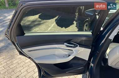 Позашляховик / Кросовер Audi e-tron 2019 в 
