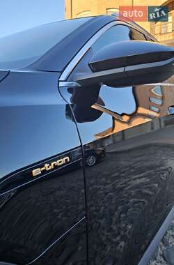 Внедорожник / Кроссовер Audi e-tron 2019 в 