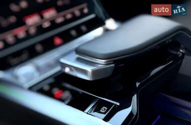 Позашляховик / Кросовер Audi e-tron 2019 в 