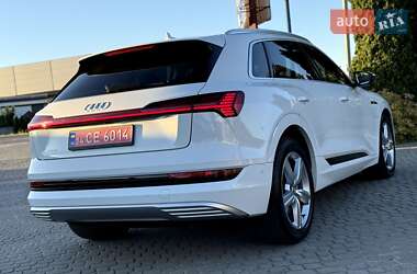 Позашляховик / Кросовер Audi e-tron 2019 в 