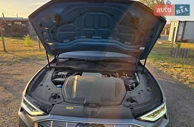 Внедорожник / Кроссовер Audi e-tron 2019 в 