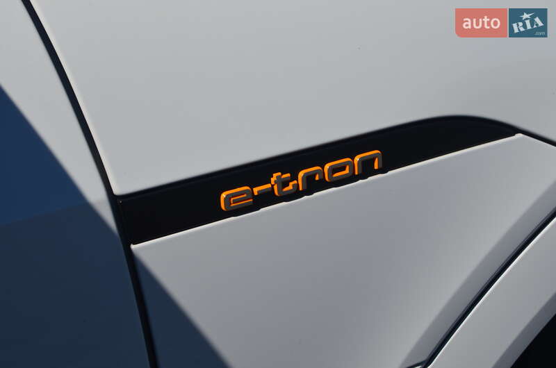 Внедорожник / Кроссовер Audi e-tron 2020 в Львове