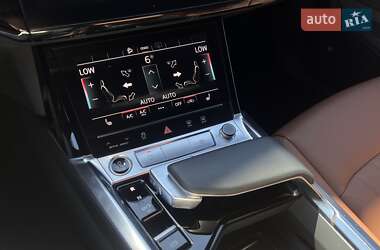 Позашляховик / Кросовер Audi e-tron 2020 в 