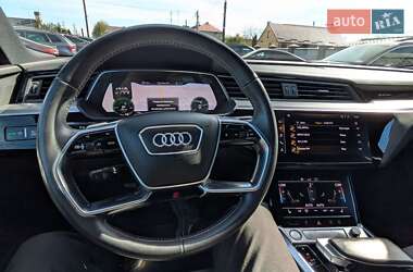 Позашляховик / Кросовер Audi e-tron 2020 в 