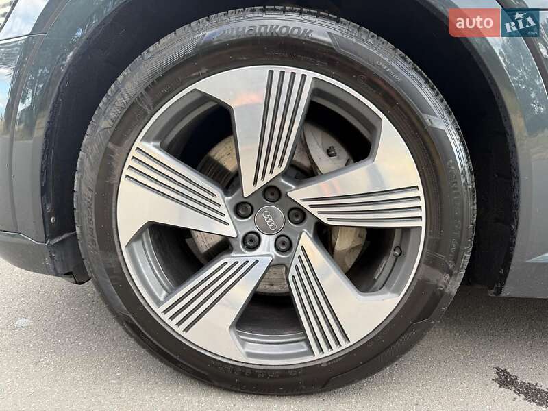 Внедорожник / Кроссовер Audi e-tron 2019 в Киеве