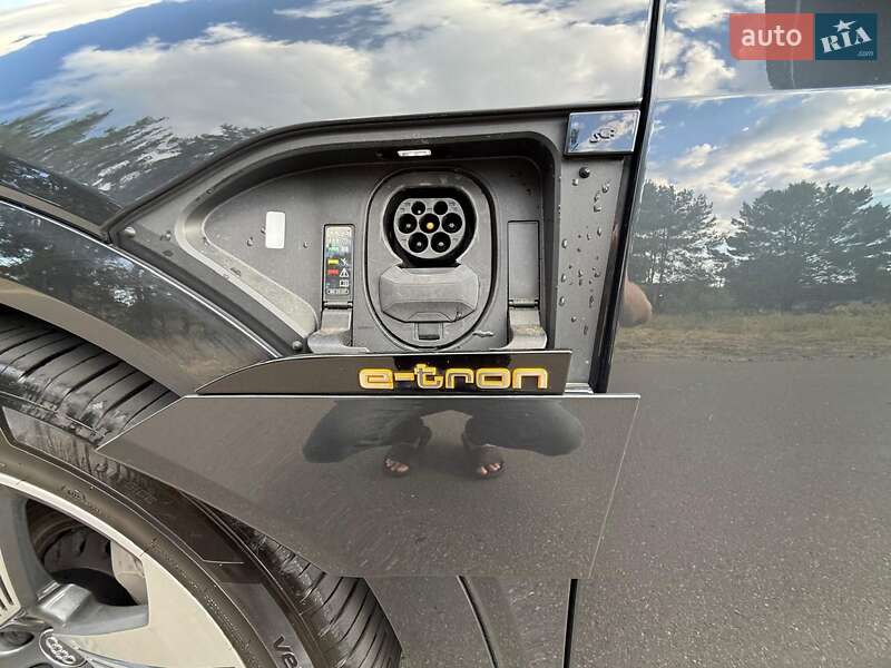 Внедорожник / Кроссовер Audi e-tron 2019 в Киеве