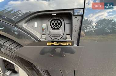 Внедорожник / Кроссовер Audi e-tron 2019 в 