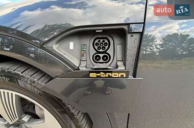 Внедорожник / Кроссовер Audi e-tron 2019 в 