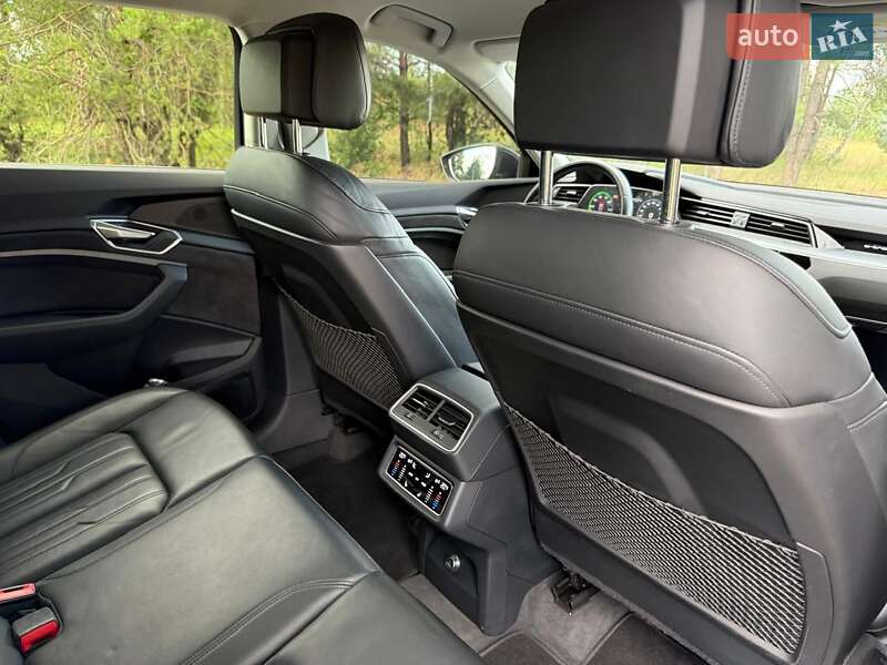Внедорожник / Кроссовер Audi e-tron 2019 в Киеве