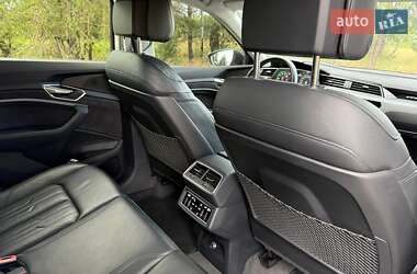 Внедорожник / Кроссовер Audi e-tron 2019 в 