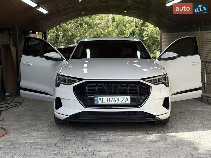 Внедорожник / Кроссовер Audi e-tron 2020 в Днепре
