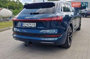 Позашляховик / Кросовер Audi e-tron 2021 в 