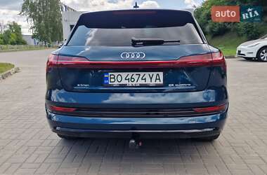 Позашляховик / Кросовер Audi e-tron 2021 в 
