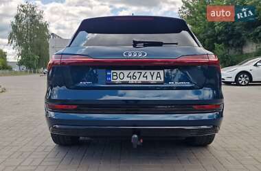 Позашляховик / Кросовер Audi e-tron 2021 в 