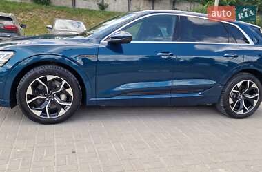 Позашляховик / Кросовер Audi e-tron 2021 в 