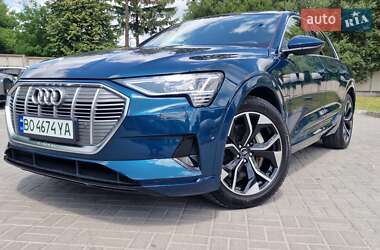 Позашляховик / Кросовер Audi e-tron 2021 в 